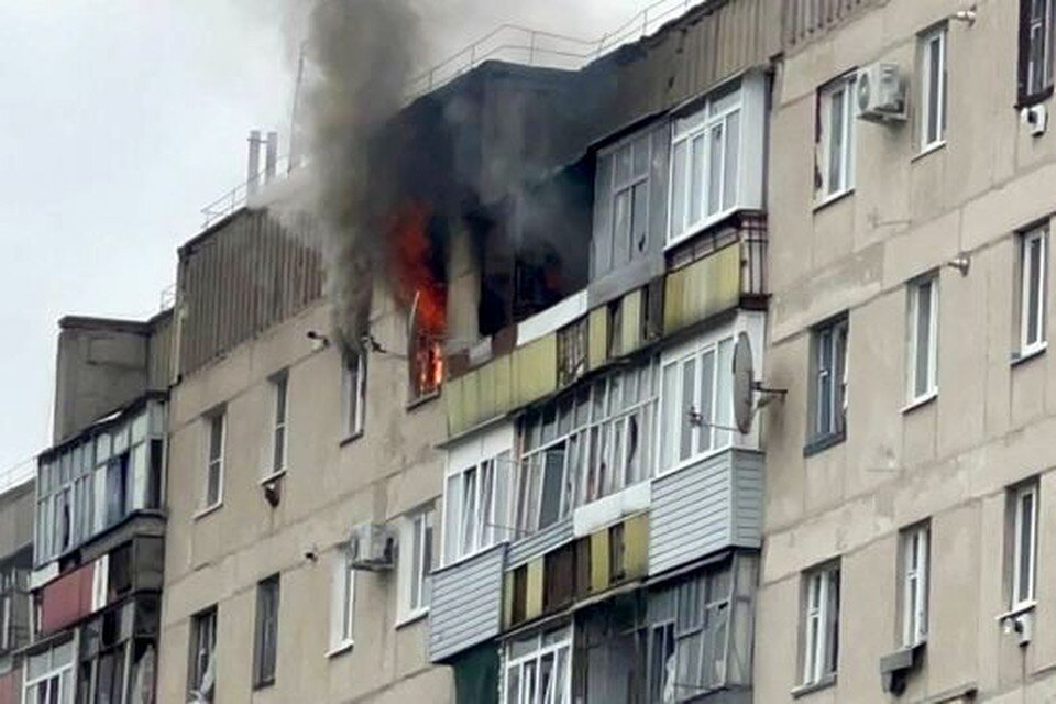     В ведомстве сообщили, что огонь уничтожил 16 квадратных метров жилья. Александр КОЦ