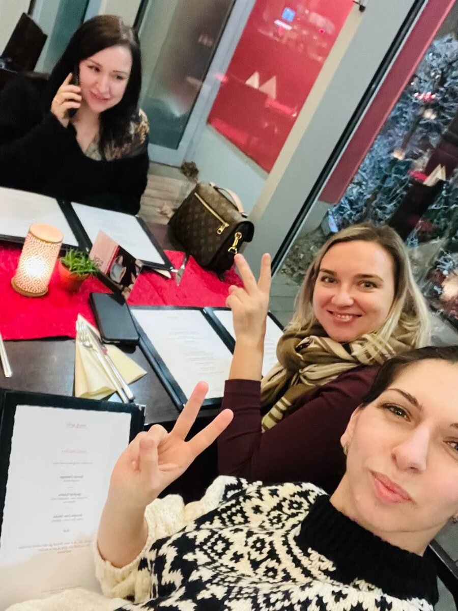 С девочками после детского новогоднего утренника