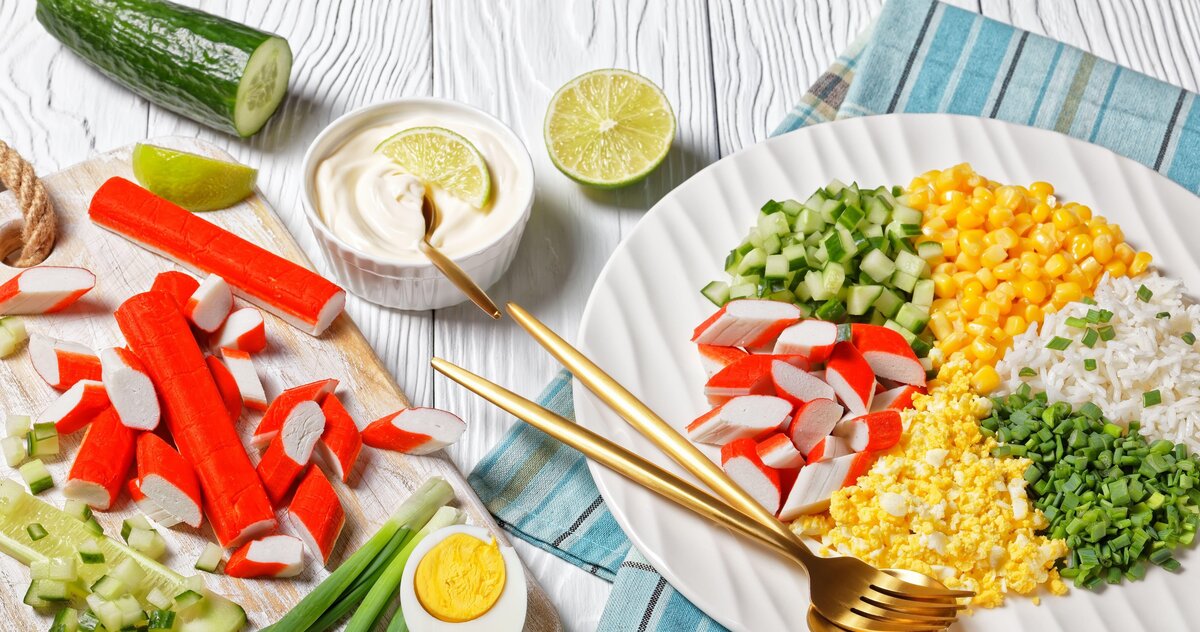     Крабовый салат с огурцом и рисом