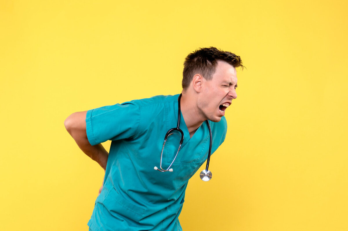     Что делать, если болит поясница: совет доктора Мясникова, который спасет вашу спину