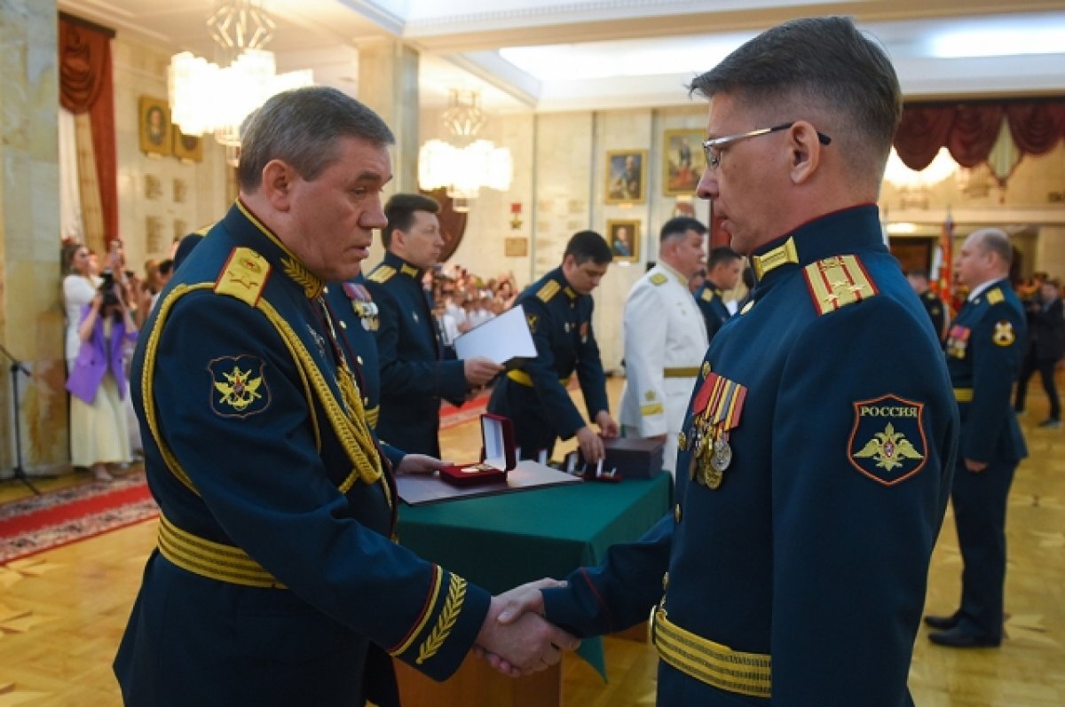    Глава Генштаба РФ объяснил, что значит выражение «блестящий штабист»