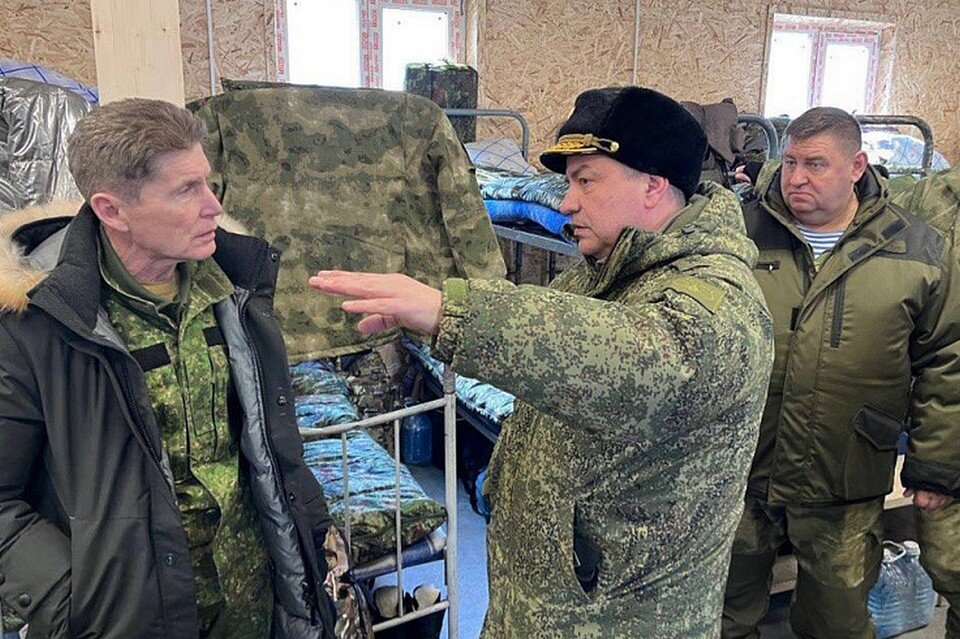     Губернатор Приморья посетил казармы, которые возвели в декабре 2022 года по его личному поручению.  Игорь НОВИКОВ/правительство Приморского края