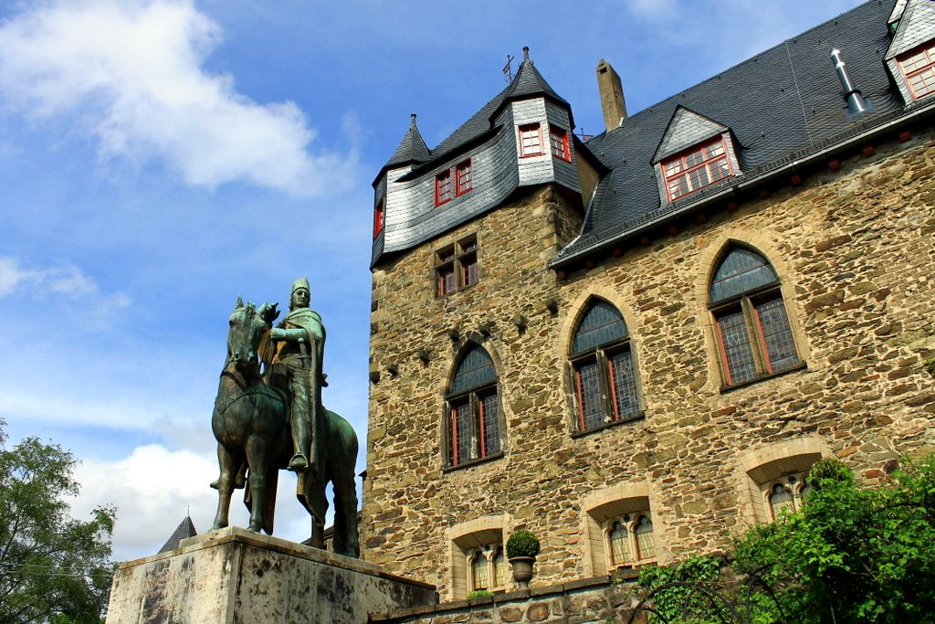 Schloss Burg (Solingen)  (Источник картинки - https://goo.su/5CZR)