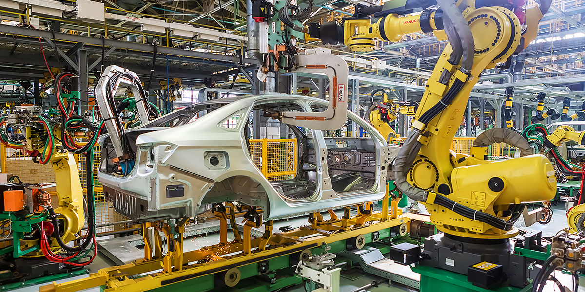 Видите хоть одного российского рабочего, хоть один российский робот или станок, представляете ли себе, что хоть один российских инженер принимал хоть какое-нибудь участие в разработке вот этого оборудования?  - Нет?  И я не вижу.  Но зато это 100%-я локализация сварки кузовов.