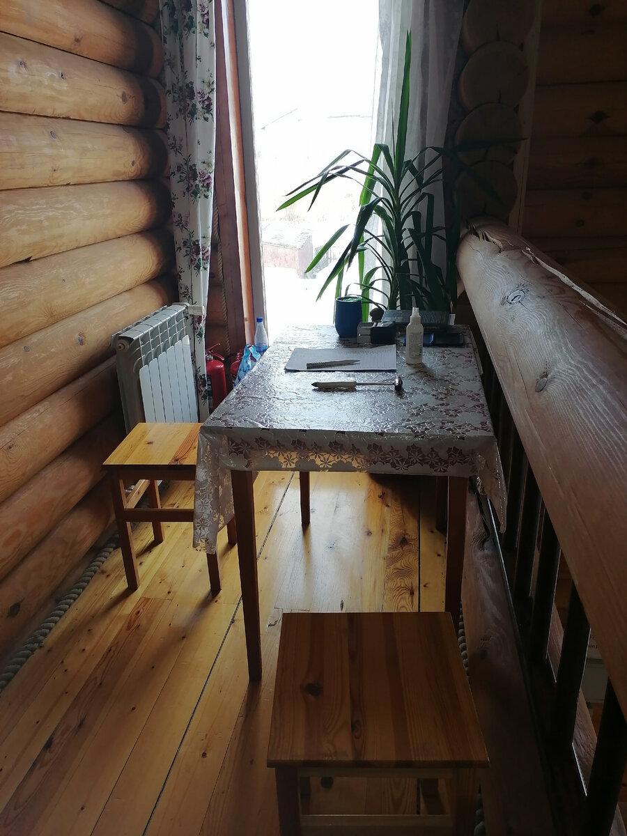 Так уж получилось, что моё рабочее место  оказалось на галерее  второго этажа)