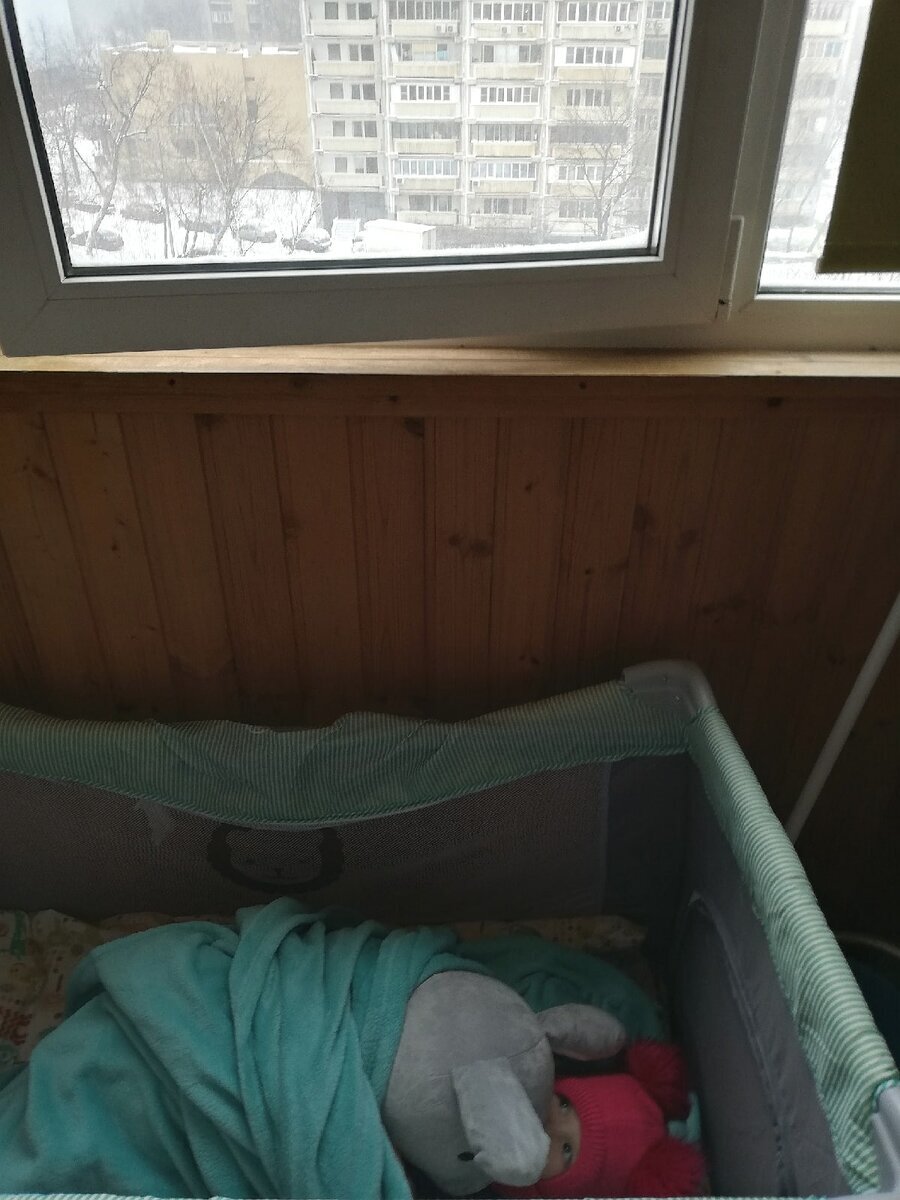 В качестве матрасика у нас обычное одеяло комнатной температуры.