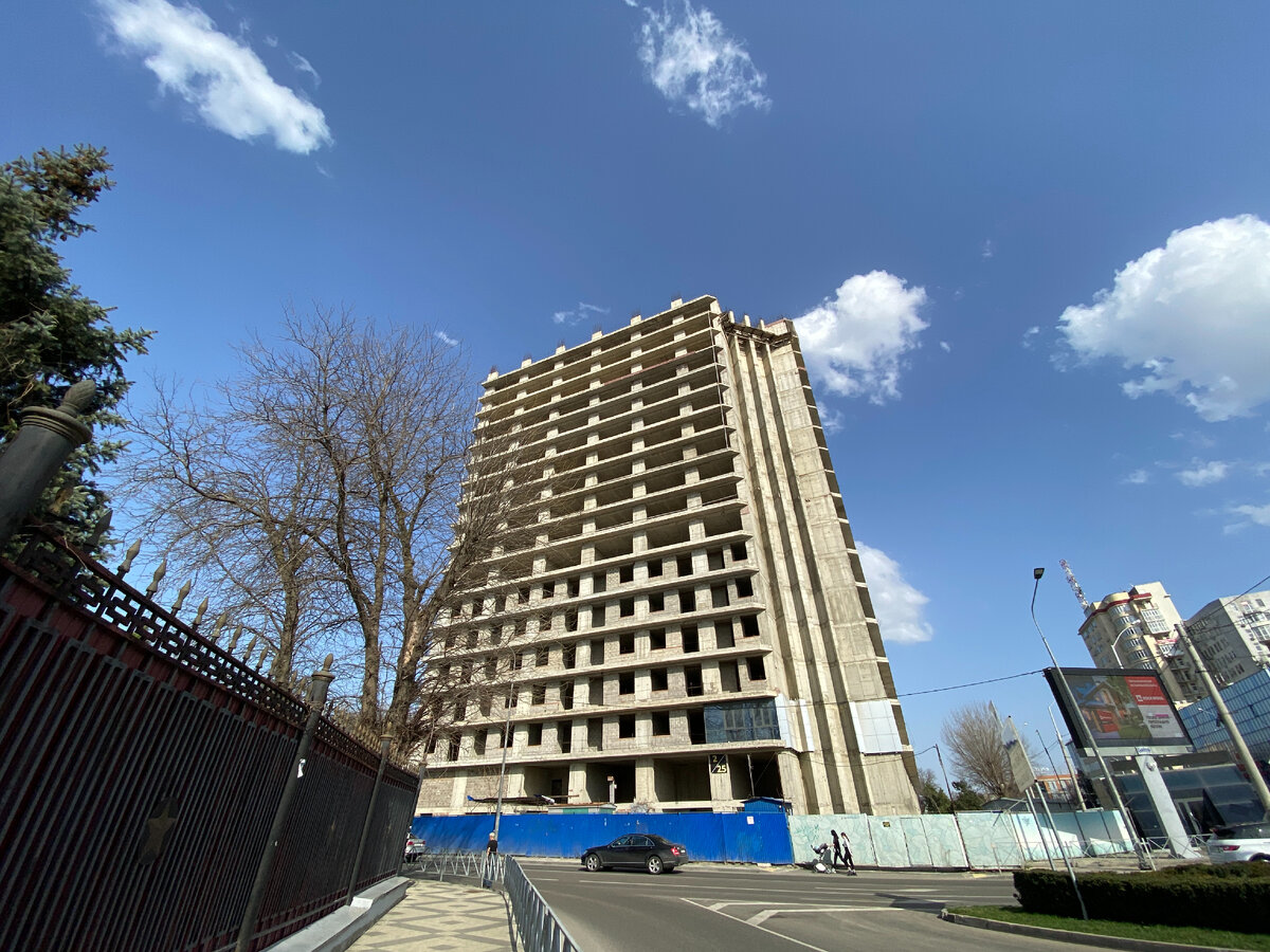 Долгострой в центре Краснодара. Иногда они бывают и такими