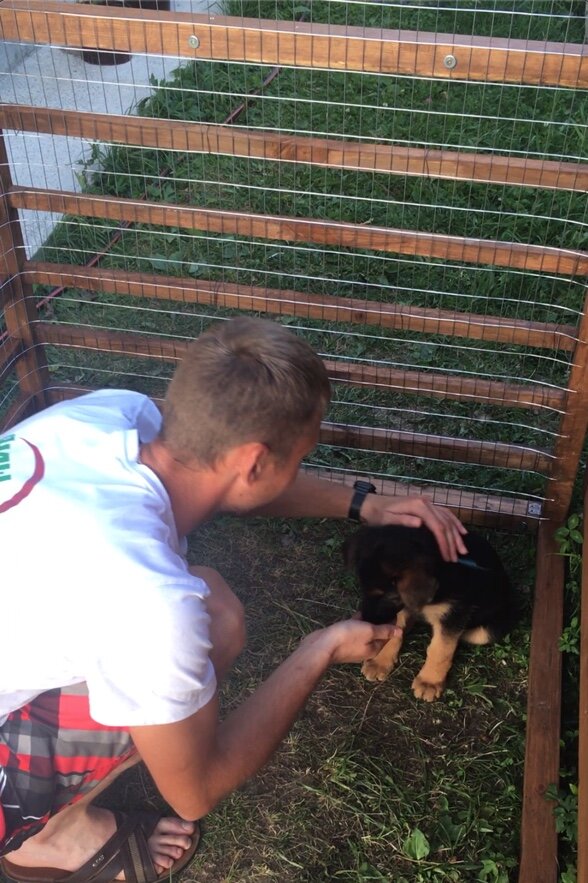 Нужно с самого начала "объяснить" что это полностью ее территория 