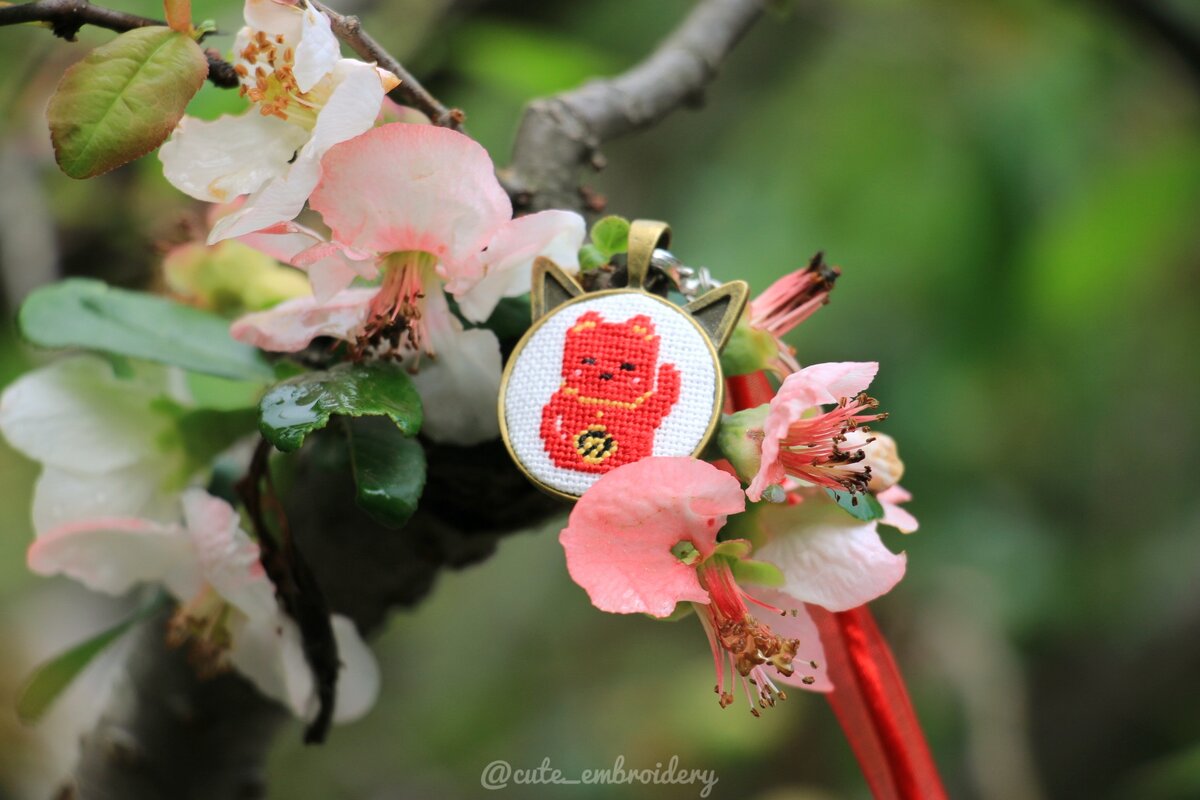 Сакура и моя вышивка в японском парке Shinjuku Guoen