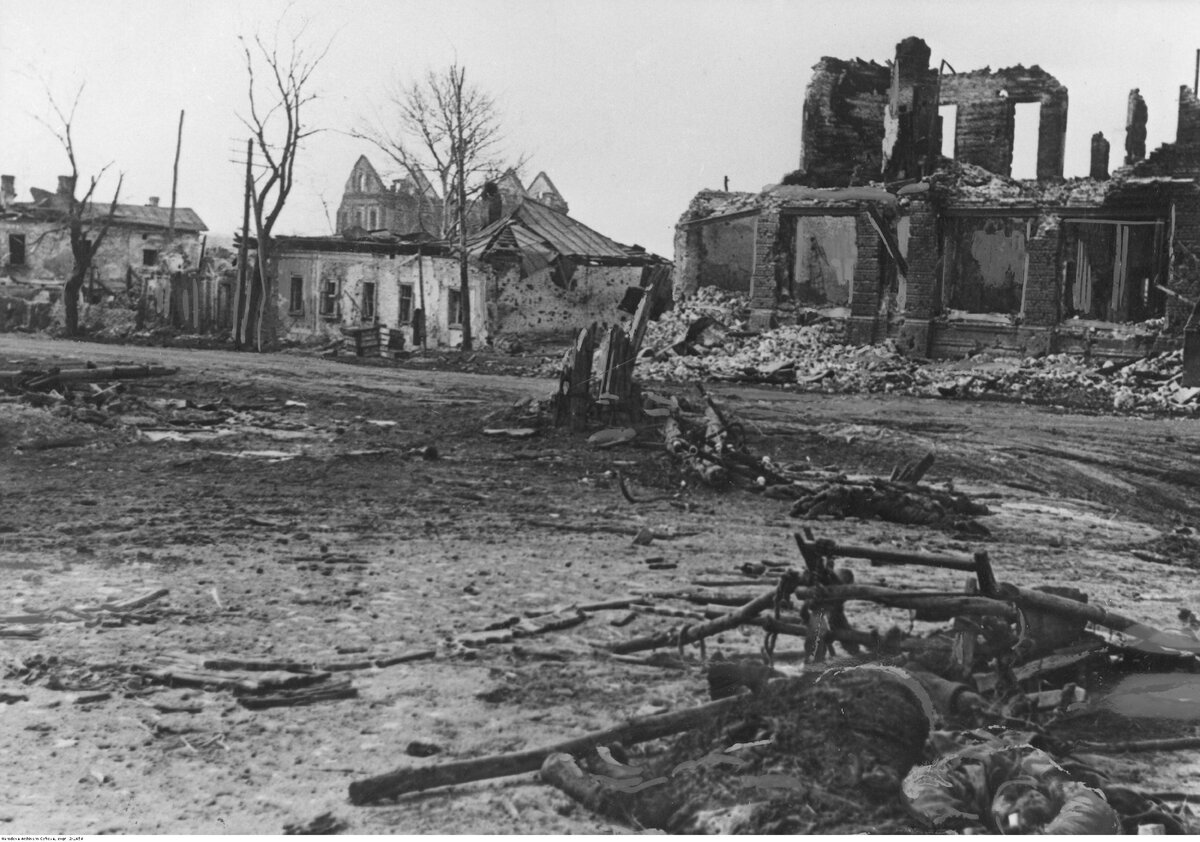 Бои в белгороде. Освобождение Белгорода 1943. Освобожденный Белгород 1943. Белгород 1943 год. 9 Февраля 1943 года освобожден город Белгород.