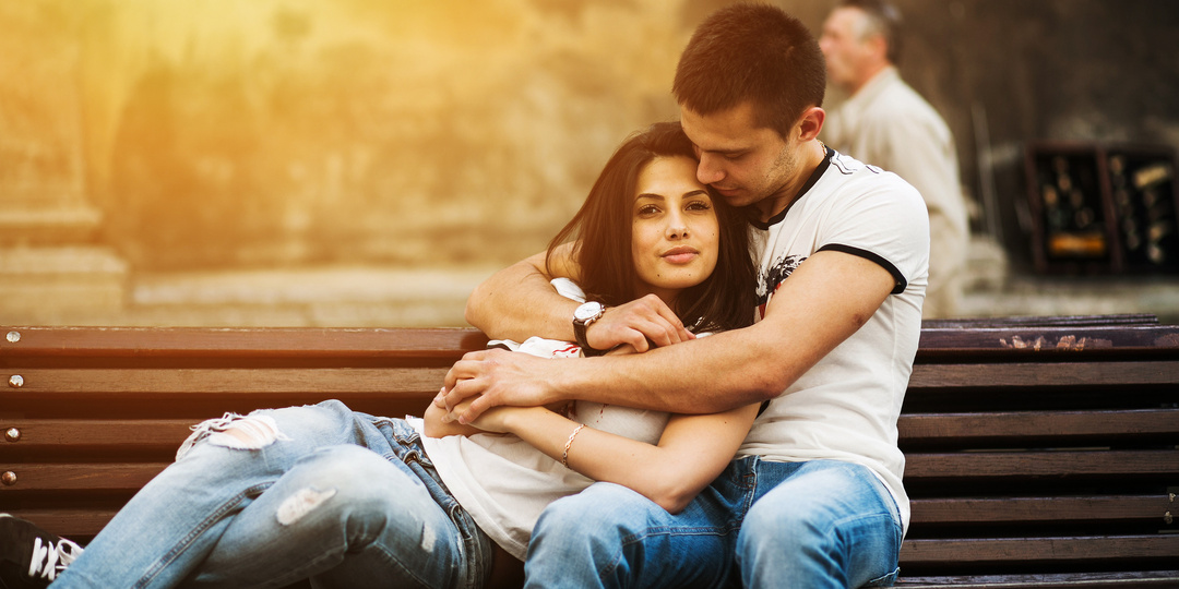 СИЛЬНЫЙ ПРИВОРОТ ОКОРМ НА ДЕВУШКУ