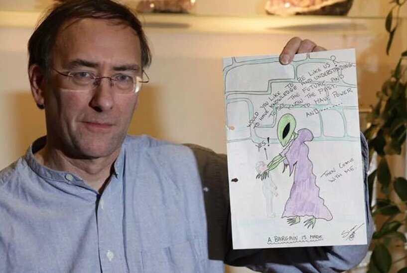 Саймон Паркс демонстрирует доказательства. фото из инета .