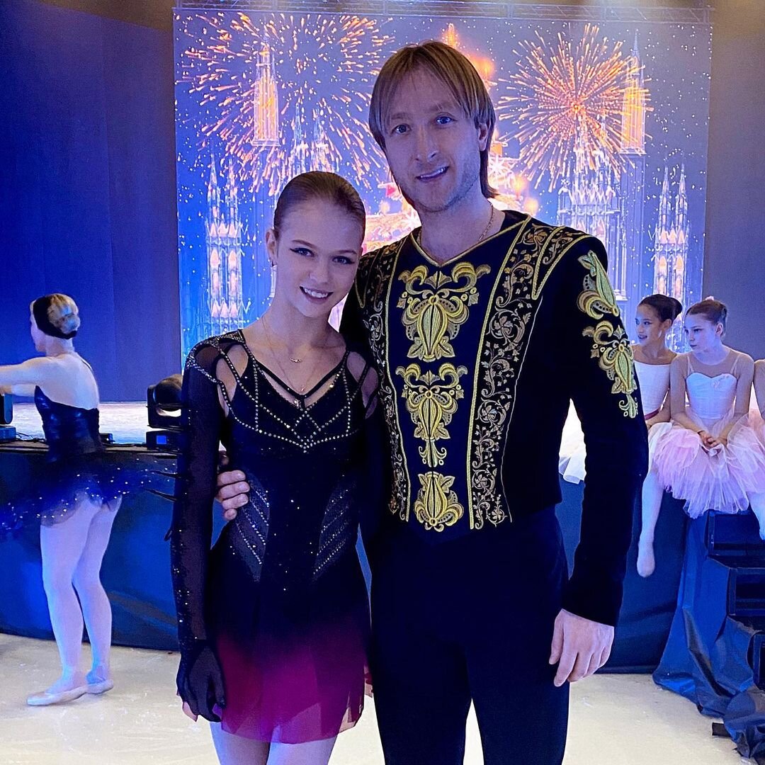 Александра Трусова и Евгений Плющенко. Источник фото: instagram.com/plushenkoofficial