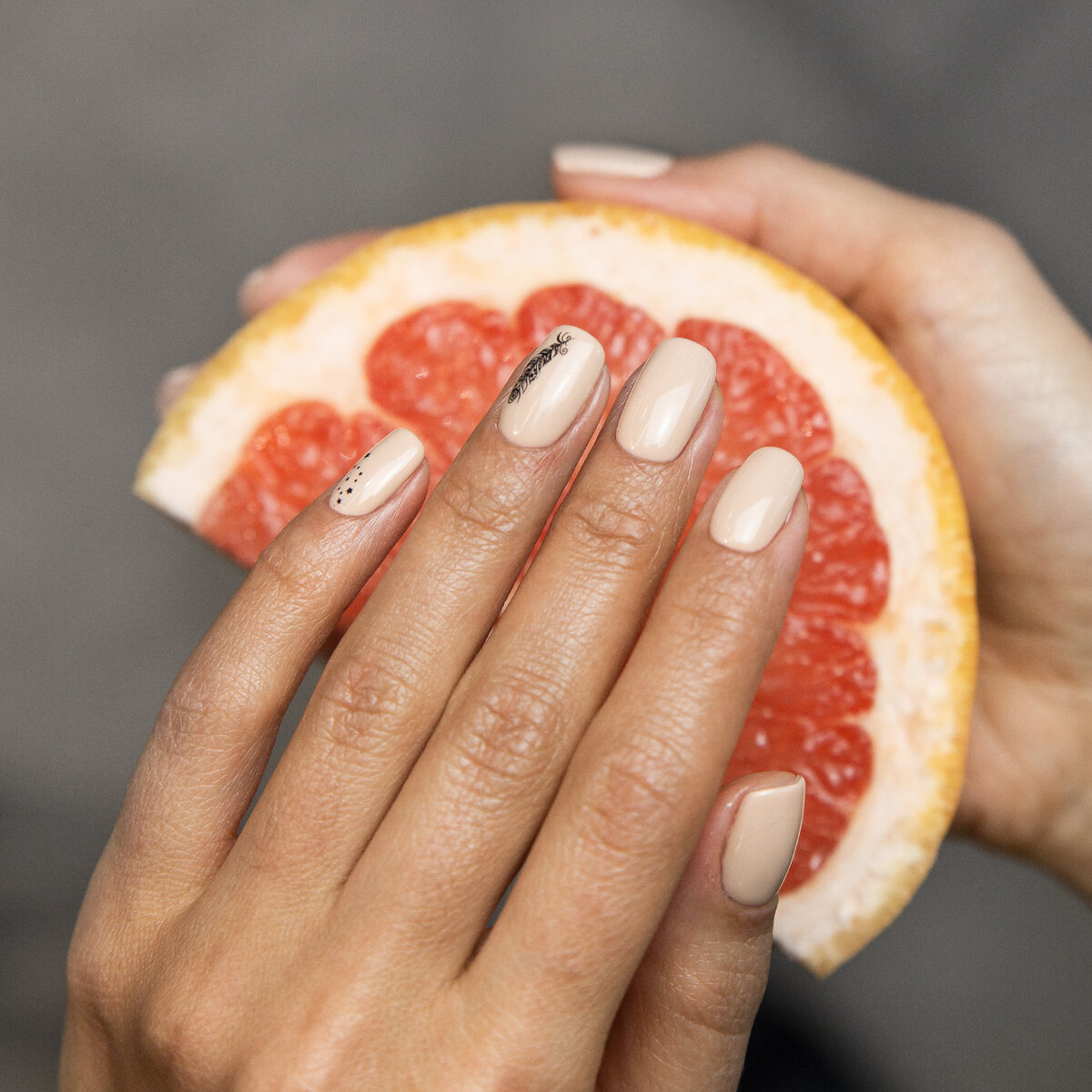 Легкая завивка. Colbacolorbar. Модные укладки 2022. Colba салон красоты москва. Colbacolorbar.