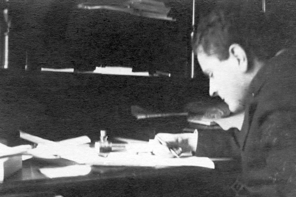 Сергей Оболенский за работой, Берлин, 1932г.