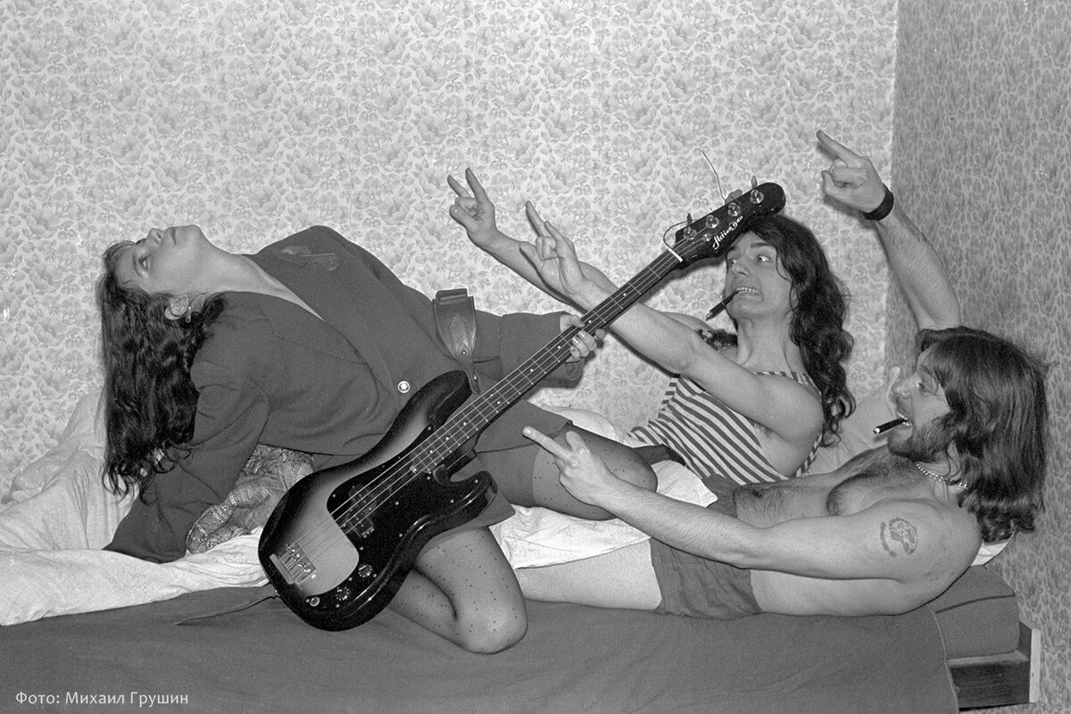 Василий Билошицкий, Жан Сагадеев и девушка, имени которой я не помню (справа налево). Апрель 1989.