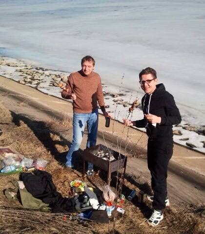 Если мясо то лучше в первой половине дня. и после еды 2 часа не пить воду  