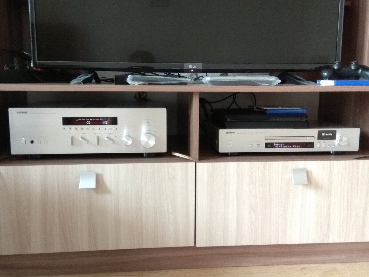 Yamaha R-S300 и Yamaha CD-N301.