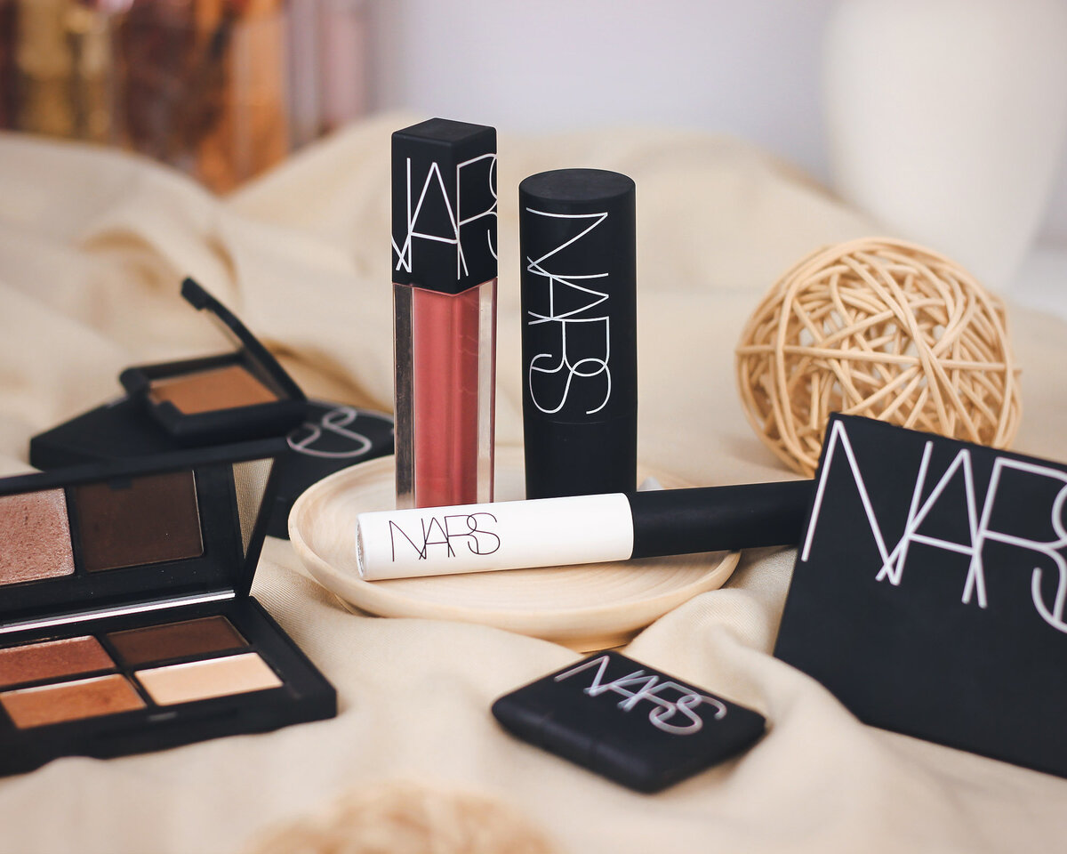 Скидка на многие средства NARS сейчас 40%