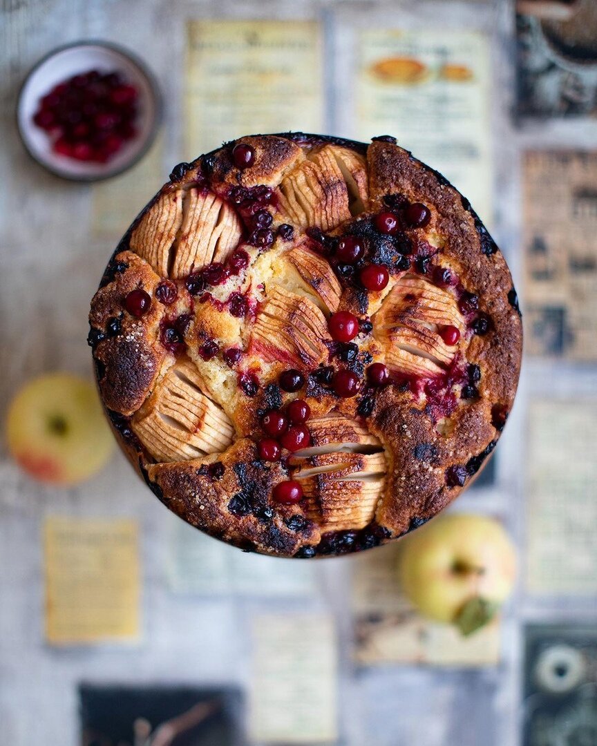 Бретонский масляный пирог с яблоками и клюквой 🍎😋 | готовим вместе! | Дзен