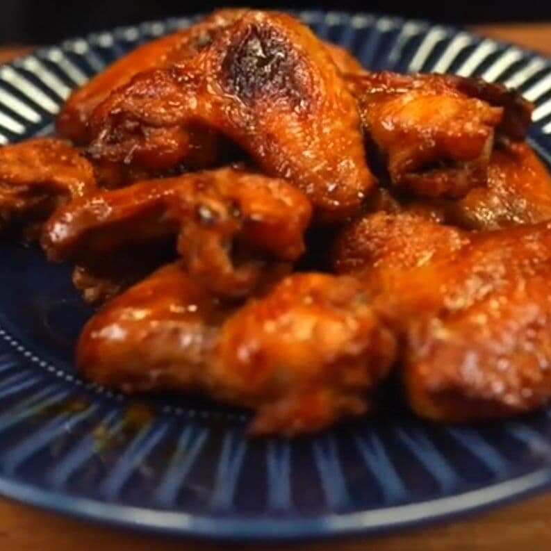 Нежные крылышки с медово-горчичным соусом