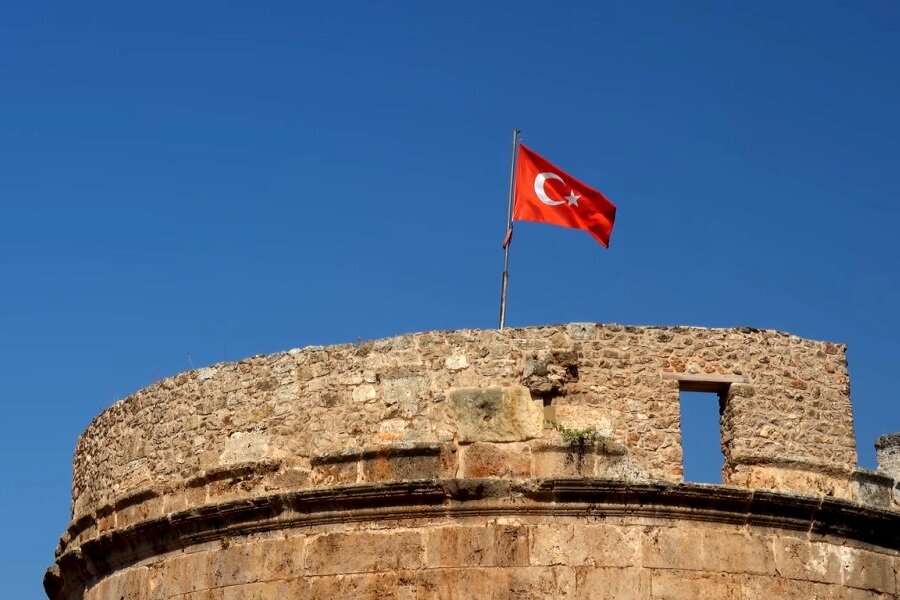 Турция на стороне россии. Турция достопримечательности фото с флагом. Грузинский територый в Турций туристические. Как в Турции произошло установление Республики.