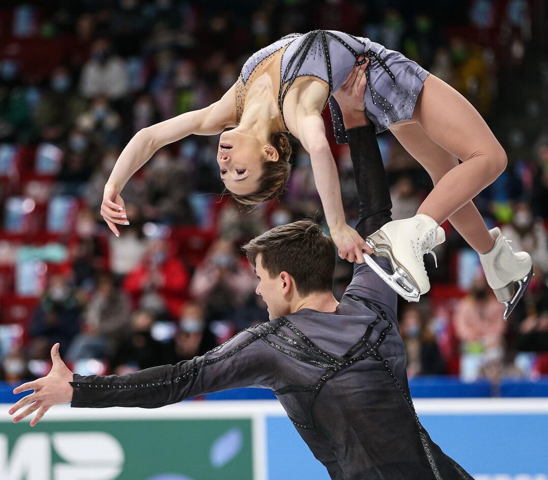 Пара программ. Евгения тарасова 2022. Фигуристы россии пары мишина и галлямов. Фигуристы россии пары мишина и галлямов. Анастасия мишина и александр галлямов.