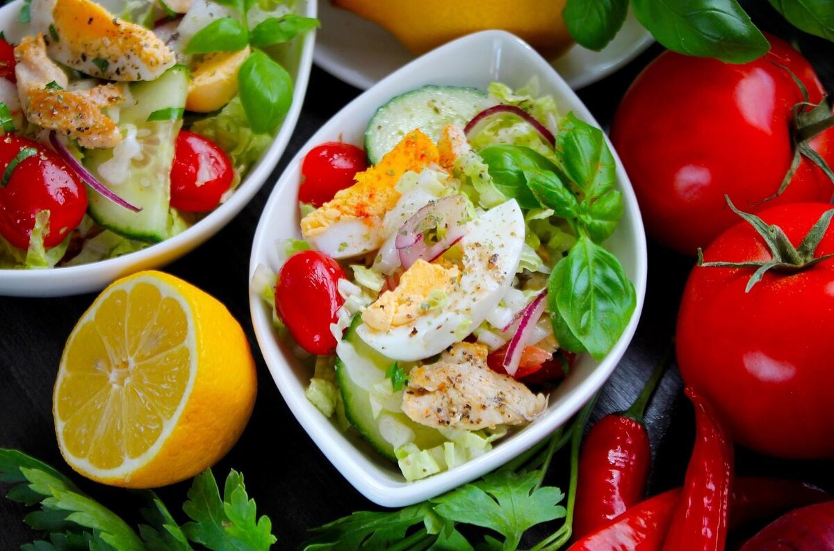 Весенний салат с куриной грудкой рецепт – Европейская кухня: Салаты. «Еда»