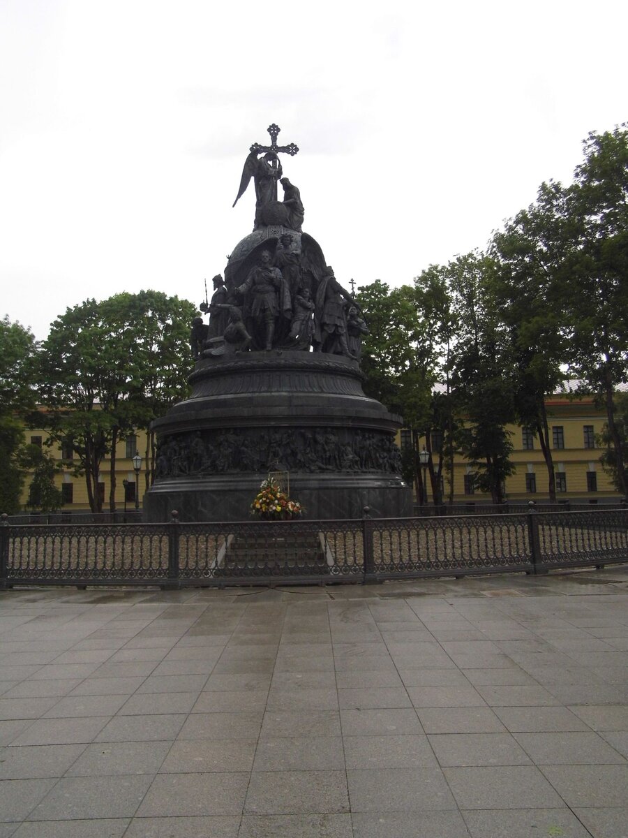 Памятник Тысячелетию российской государственности. При оккупации города, германцы заявили, что этот памятник сворован у них и является подтверждением величия арийской расы, был разобран и подготовлен к вывозу на территорию германии.