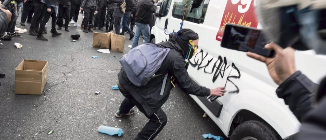 Немецкий погром в москве произошел в контексте. Черносотенцы еврейские погромы 1905. Кражи в магазинах пятерочка. Немецкий погром в москве произошел в контексте. Немецкий погром в москве произошел в контексте.