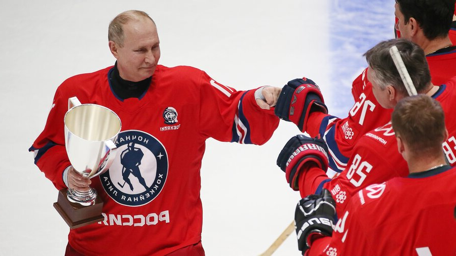 8 забитых шайб В. Путина (репутация российского хоккея поставлена под удар)