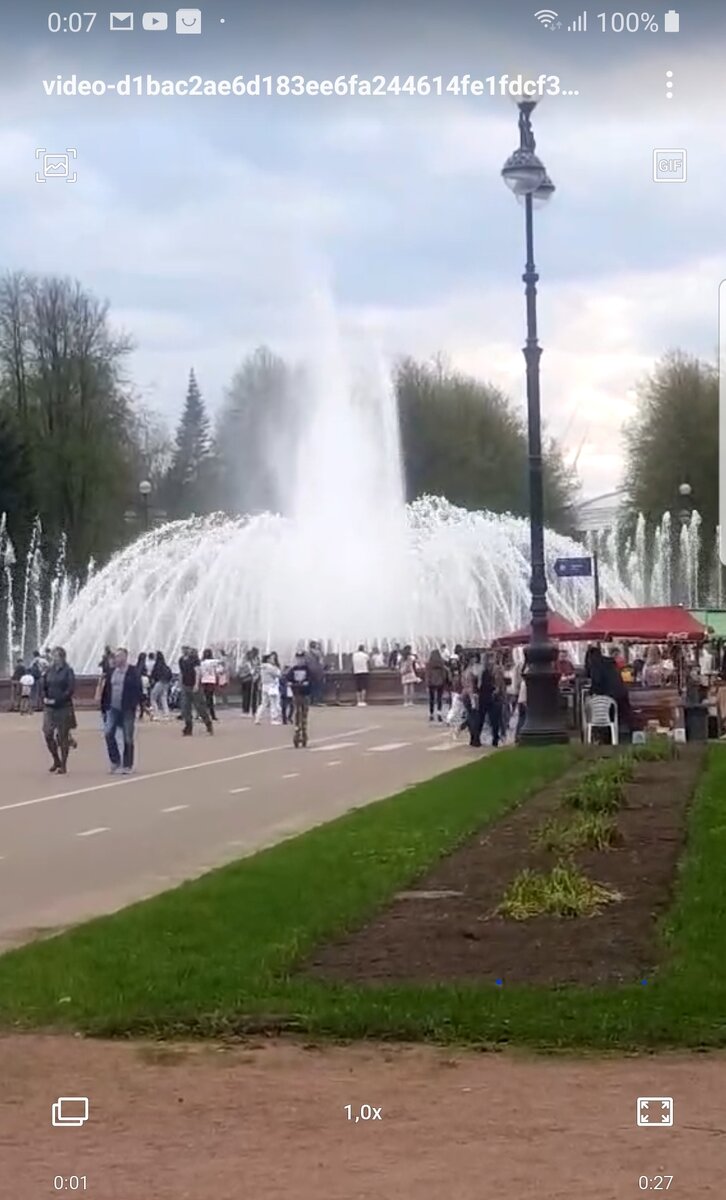 А это очень красивый фонтан на Крестовском острове