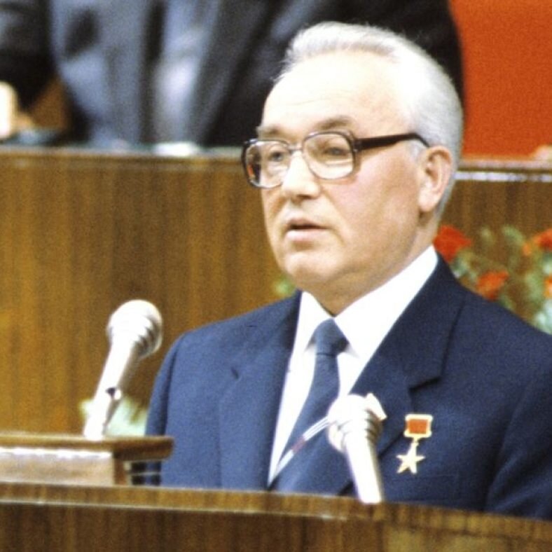 1985 10 марта 1985 года у Генерального секретаря СССР К. У. Черненко произошла клиническая смерть, но врачам удалось его откачать. Черненко умер 12 марта.