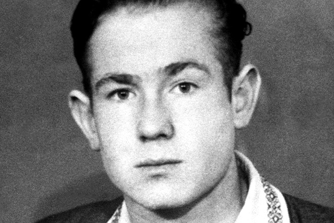 Алексей Леонов в юности