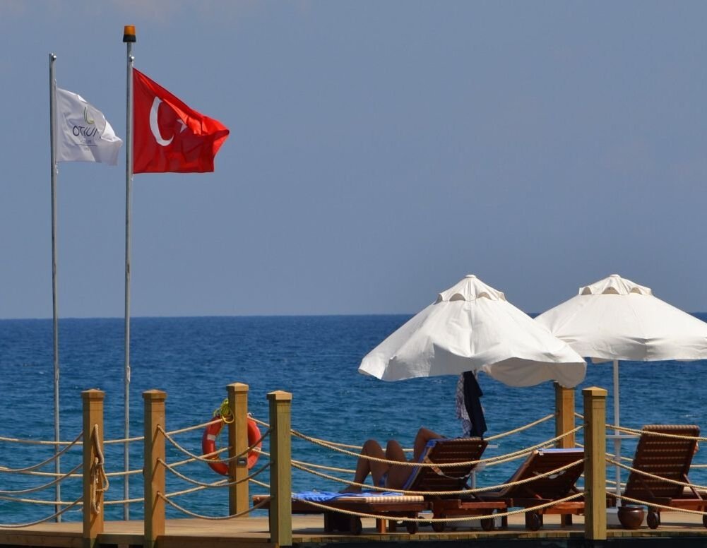 Пляж одного из отелей Антальи. Источник: versiya.info