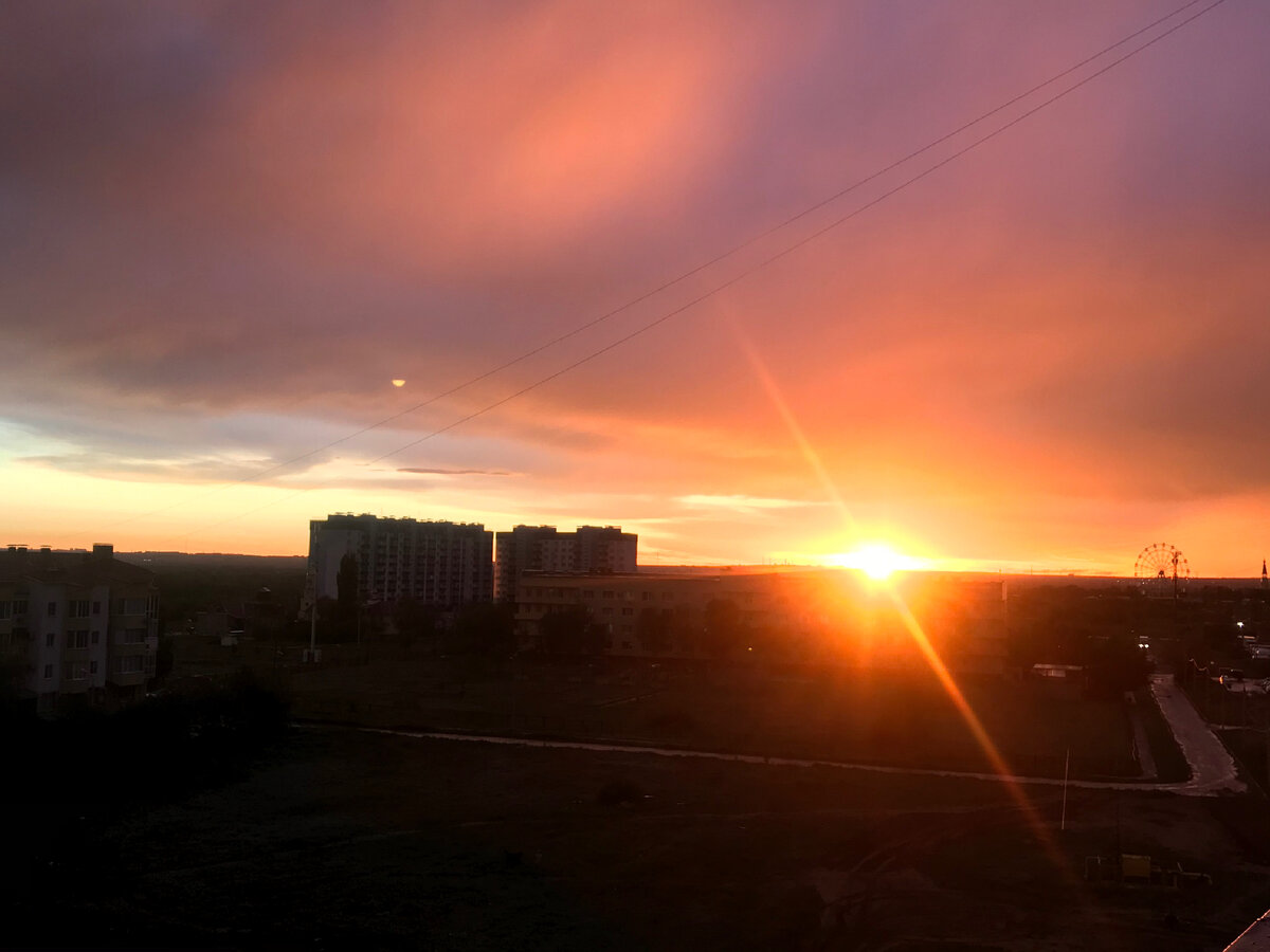 Этот прекрасный закат я запечатлела в день нашей свадьбы...