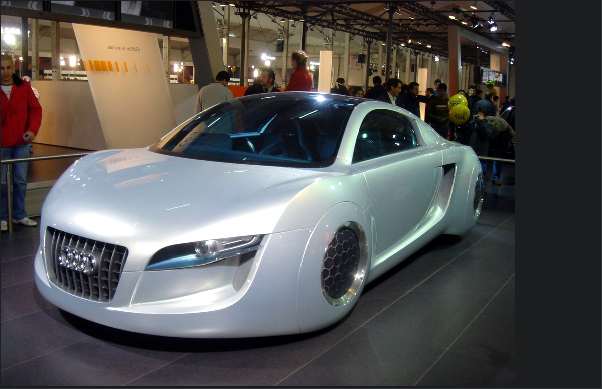 Из фильма "Я робот". Основой для него послужил концепт car "Audi Le Mans quattro", построенный в свою очередь на платформе "Lamborghini Gallardo". В качестве силового агрегата был взят 10-ти цилиндровый двигатель от "Lamborghini Gallardo", при это его мощность была увеличена с 500 до 610л.с.