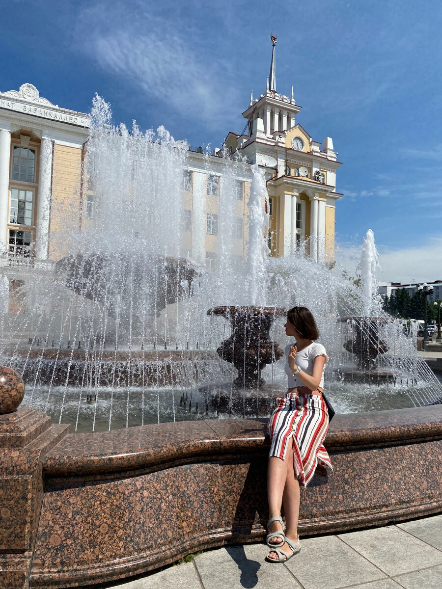 Музыкальный фонтан на Театральной площади.