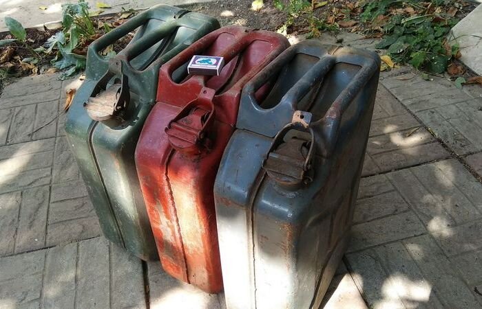 Многие не знают, почему у старой канистры для бензина 3 ручки, и почему когда-то она была засекречена