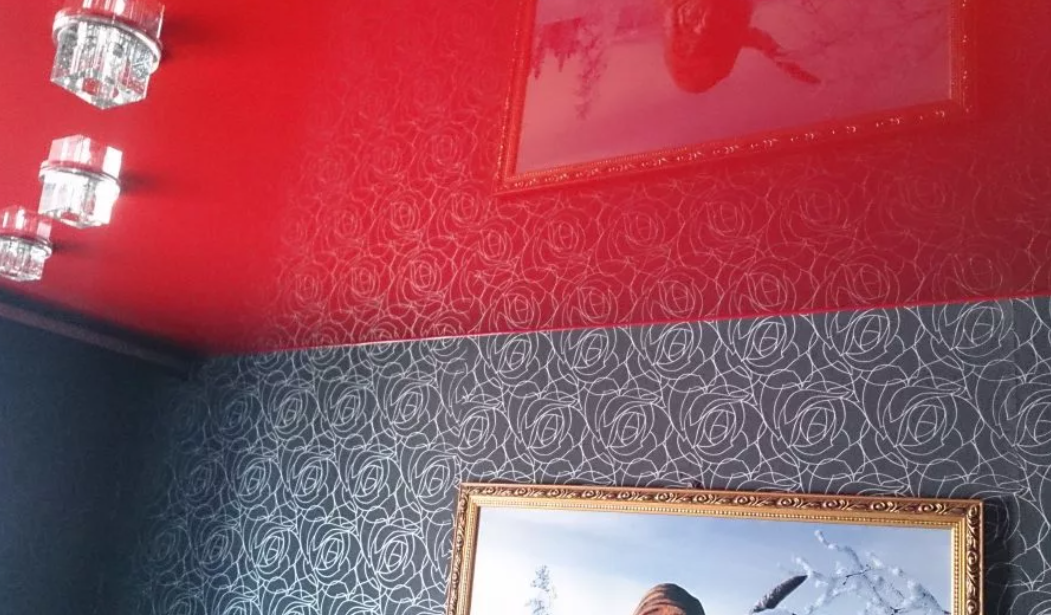 обои или потолки