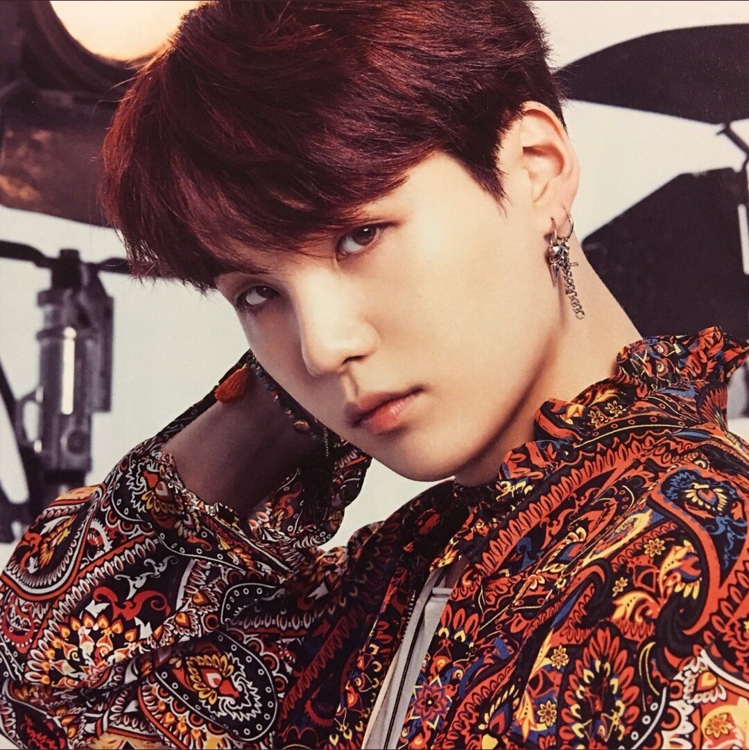 Шуга бтс. Юнги БТС. BTS suga. Мин Юнги БТС.