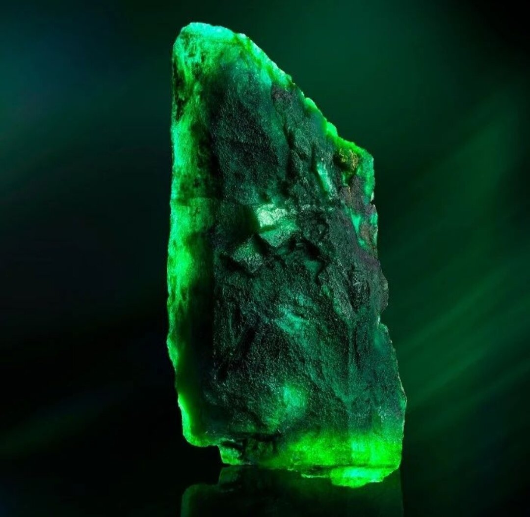 Тот самый изумруд. 