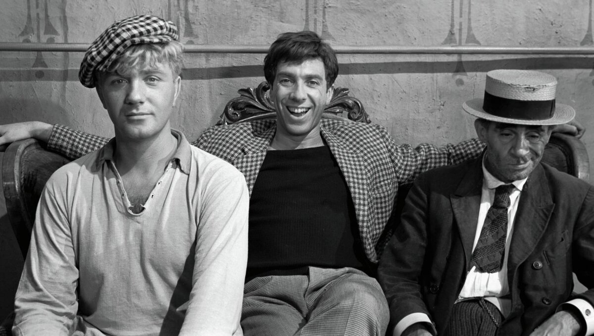 Кадр из фильма «Золотой телёнок», 1968 г. Источник: https://www.1tv.com/