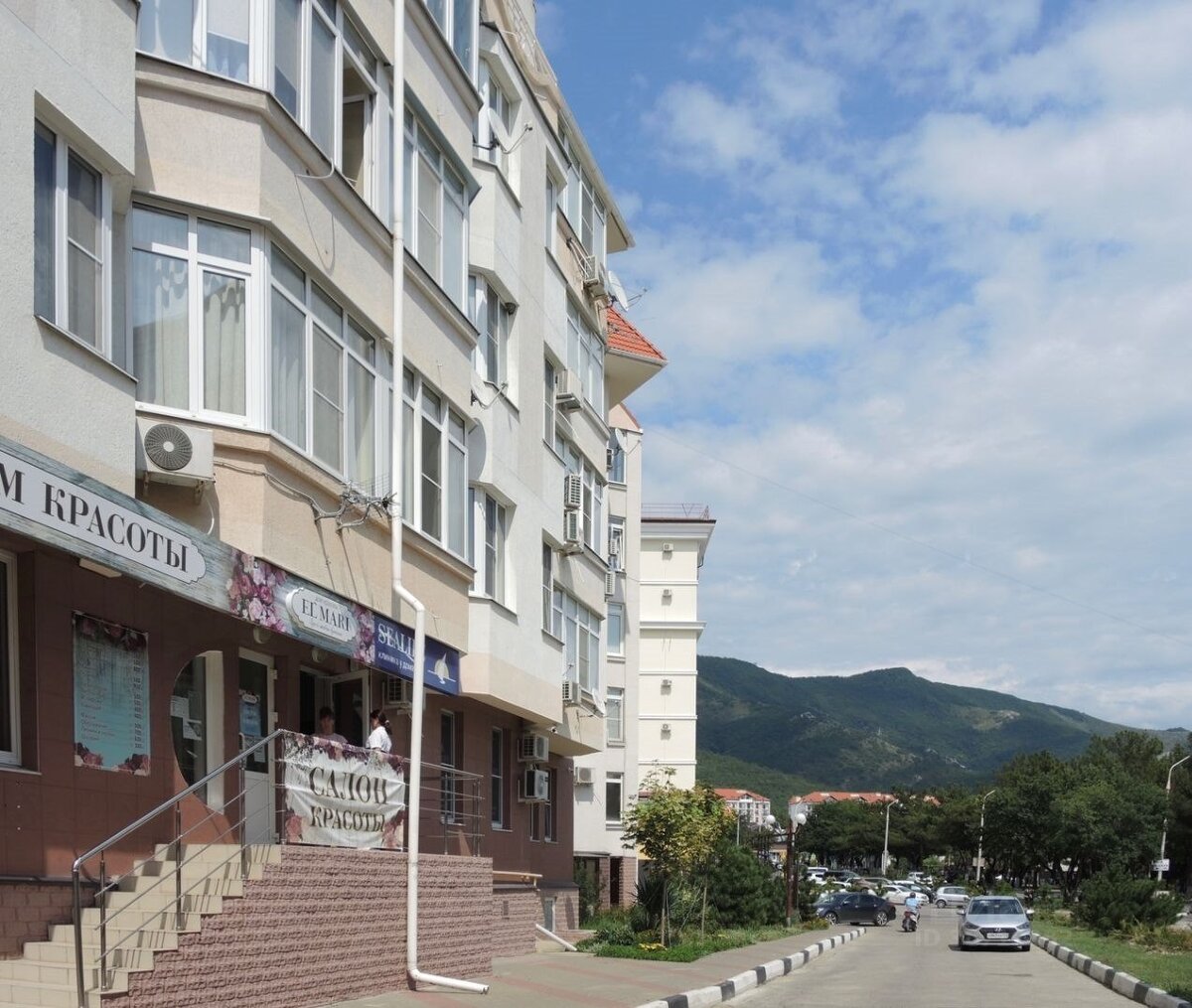 Дешевые квартиры в Геленджике в основном продаются в цокольных этажах. Фото: Мир Квартир