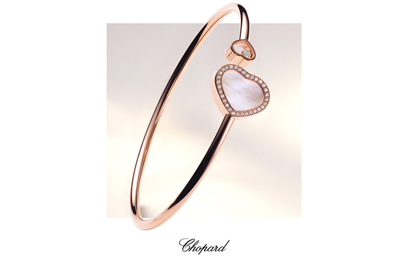 Браслет Chopard Happy Hearts из розового золота с перламутром и бриллиантами, один из которых подвижный