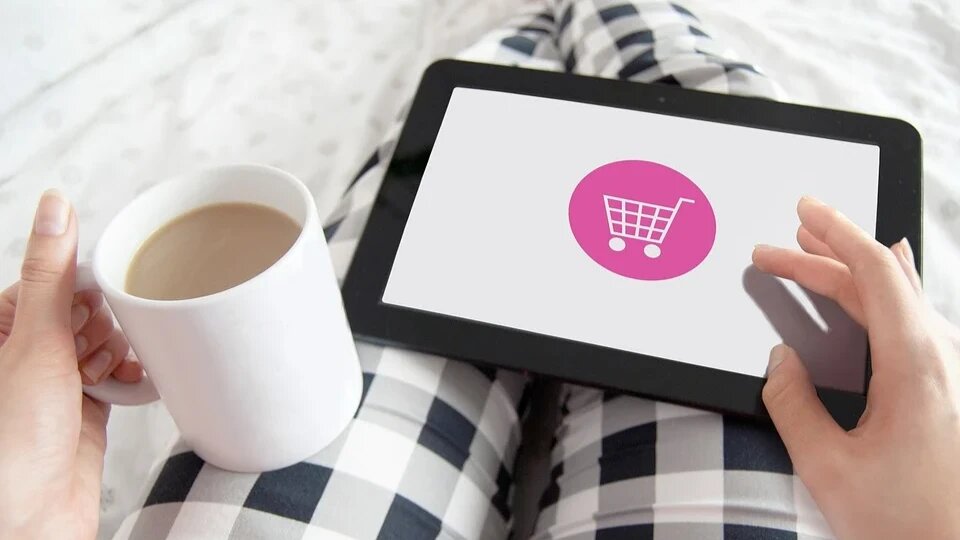 Одежда от Mango онлайн не продается, но распродаются складские остатки в рознице. Фото: pixabay.com 