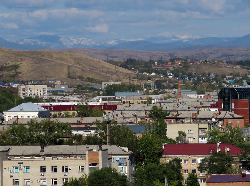 Первое, чем впечатляет Усть-Каменогорск, центр Восточно-Казахстанской области (321 тыс. жителей) - это своим названием: два слова, три корня да вопрос, какое ещё устье у горы?-2