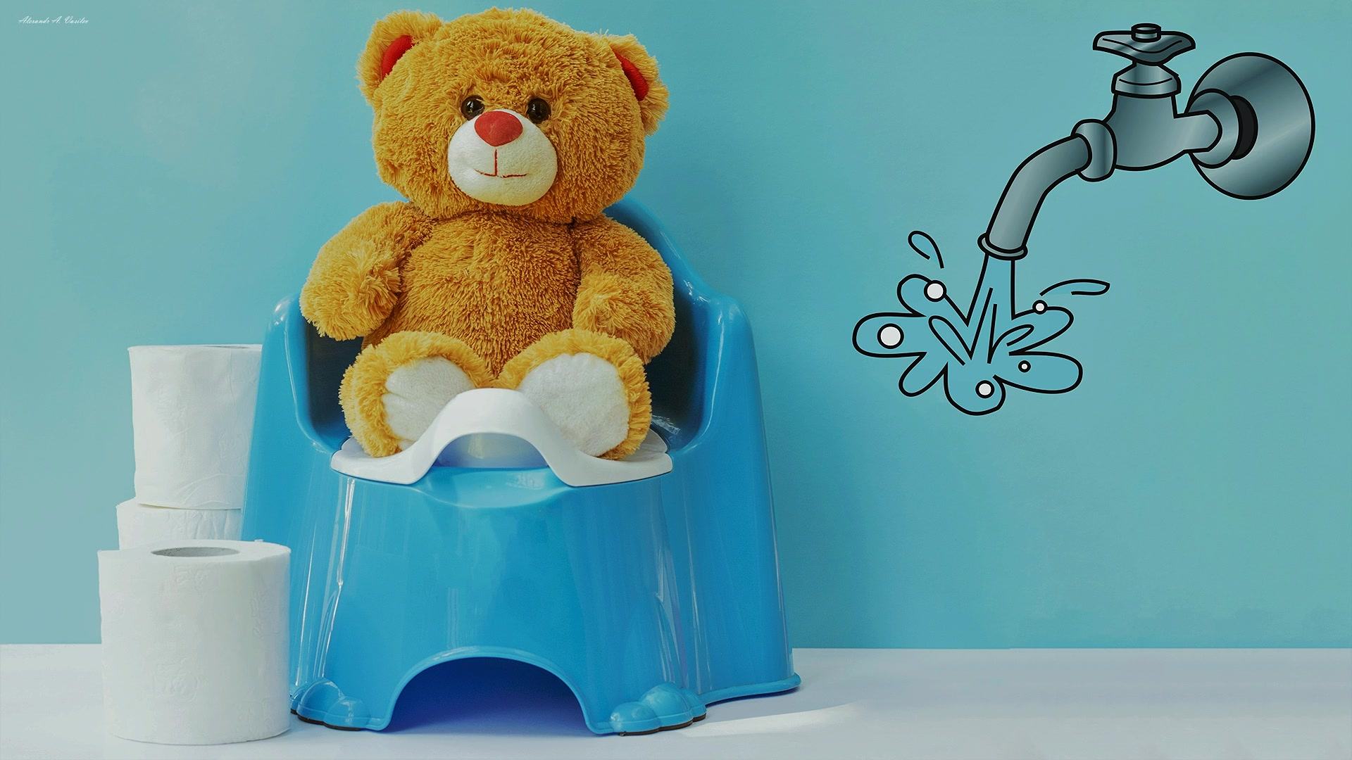 Горшок с водой. Звук льющейся воды для приучения к горшку. Звук льющейся воды для приучения ребенка к горшку. Мальчик мочится в море. Шум воды для детей на горшок.