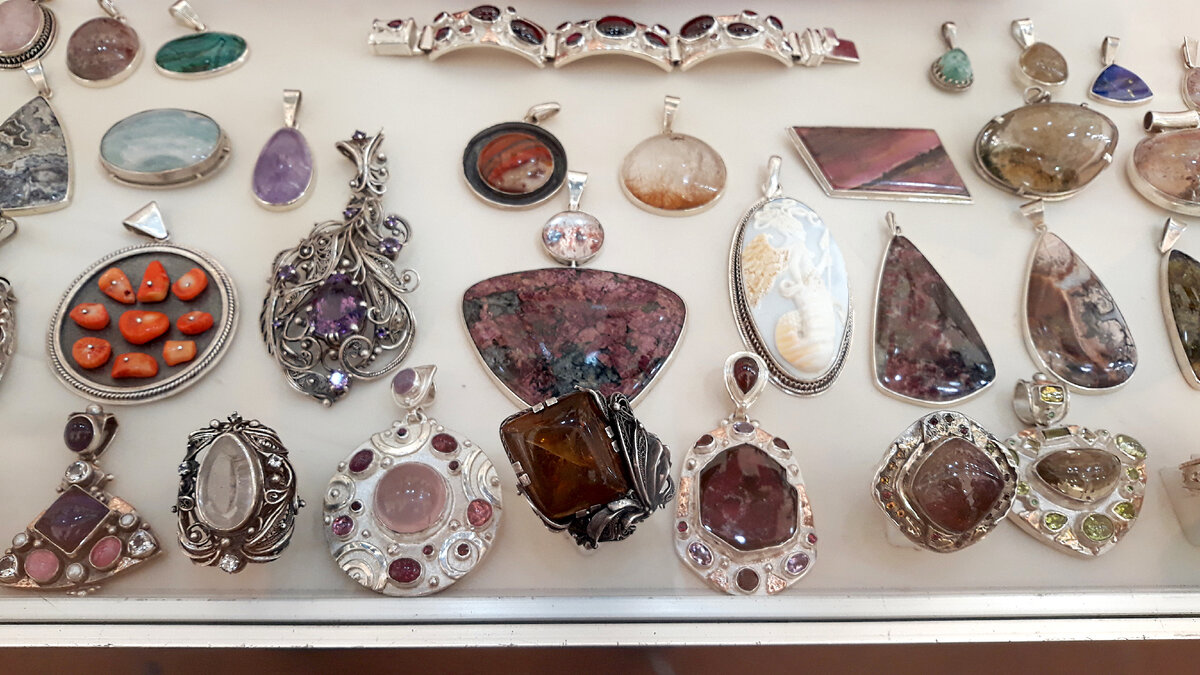 украшения ручной работы