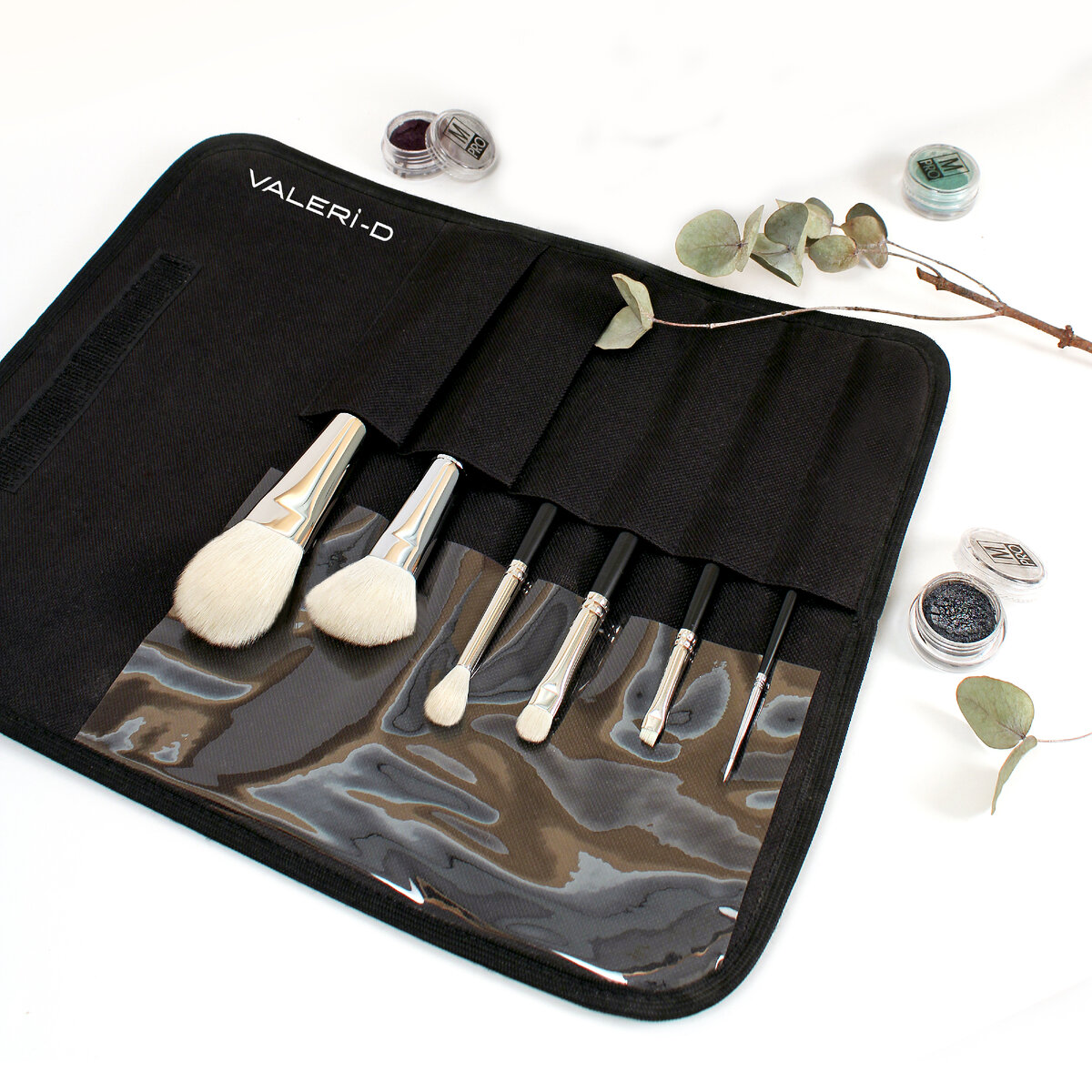 Набор МБ61 в футляре из 6 кистей